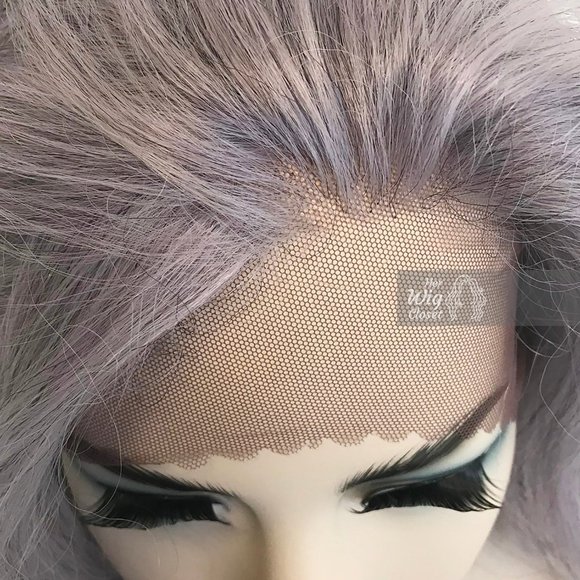 22" Silver Lace Front Wavy Wig | Kardashian - Picture 4 of 7